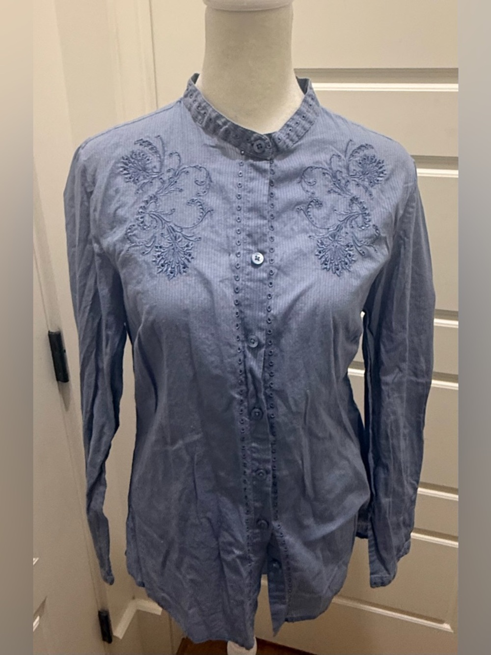 Pendleton. Cornflower Blue Embroidered/Eyelet Button-down. Size Small.